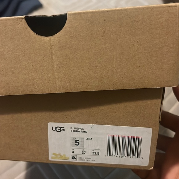 UGG - Picture 4 of 4